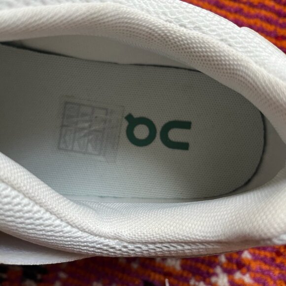 ON ROGER PRO TENNIS SHOE SIZE 10.5 MENS (WORN TWICE - IN GREAT SHAPE) - Picture 6 of 8